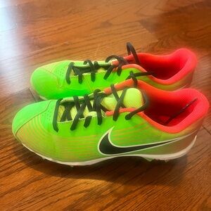 Like new! Girls nike softball cleats size 5 big kid
